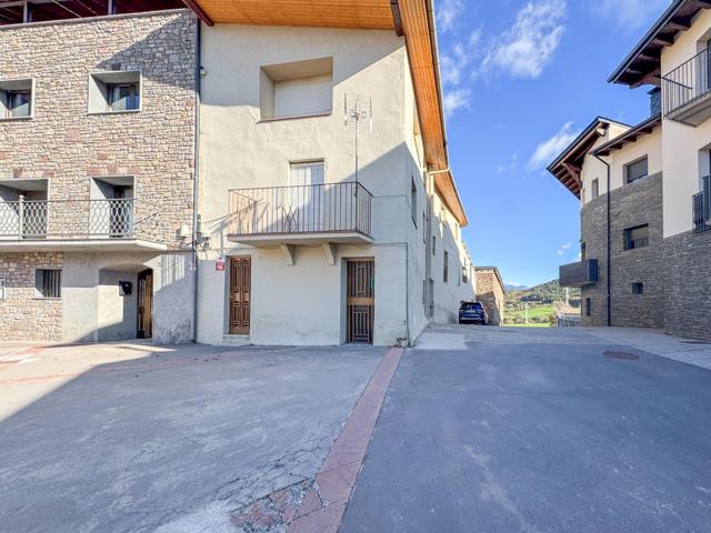 Casa con división horizontal hecha en Pla de sant Tirs photo 0