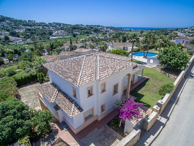 Majestuosa villa orientada al sur en una gran parcela con vistas al mar photo 0