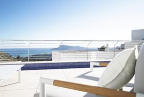 Residencial lleno de luz con grandes espacios interiores y arquitectura única photo 0