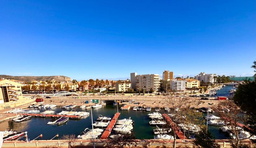 Apartamento atico a pocos metros de la playa con vistas al mar y gran terraza privada photo 0