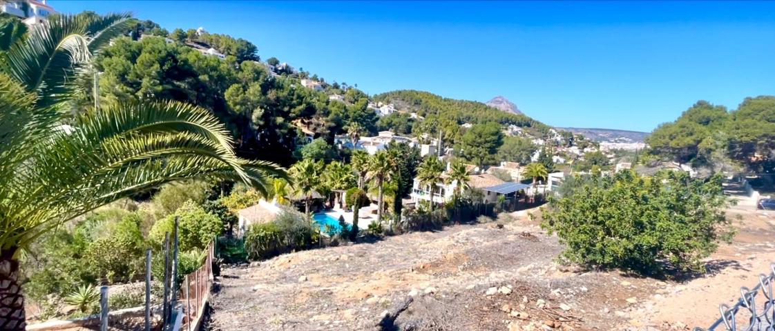 Exclusiva amplia parcela en Javea con localización excelente photo 0
