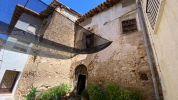 Casa para rehabilitar en Benabarre con parcela de 3.000m urbanizable photo 0