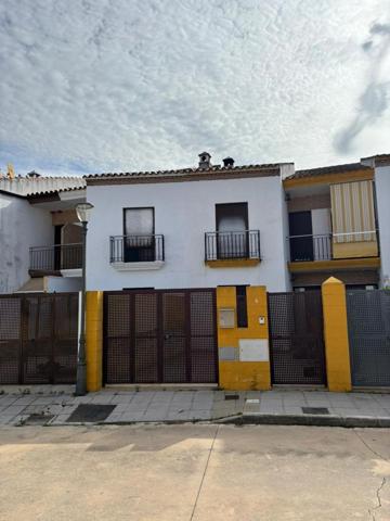 Venta de casa 4 dormitorios, 3 baños, con 2 patios photo 0