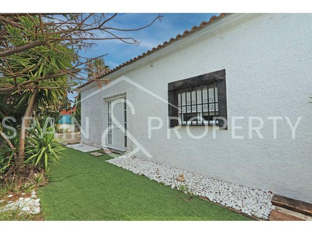 Chalet a la venta en suelo en vías de urbanización en Montroy, Valencia photo 0
