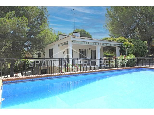 Chalet a la venta en suelo urbano en Godelleta, Valencia. photo 0