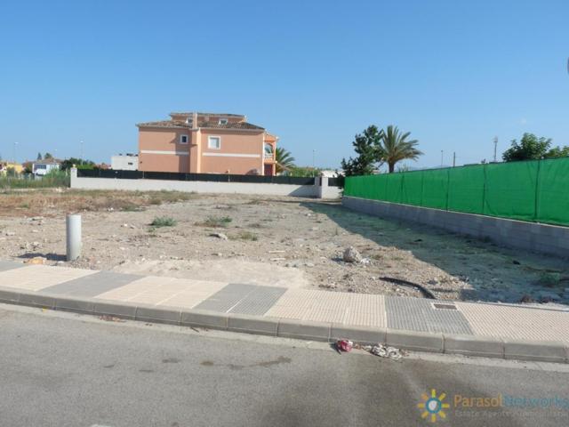 Terreno urbano a la venta en playa de Oliva photo 0