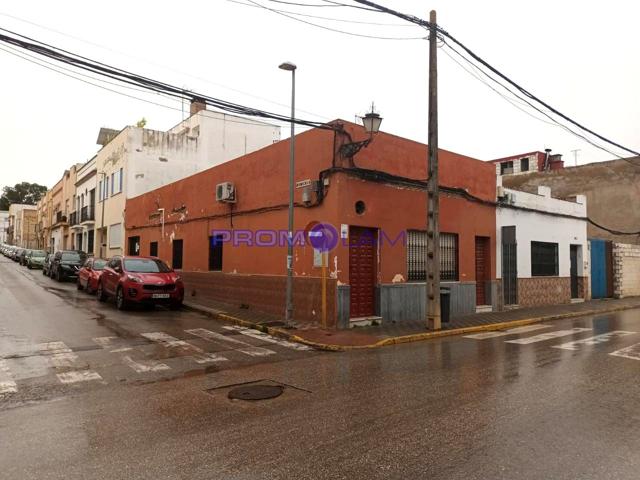 VENTA DE LOCAL DE ESQUINA photo 0