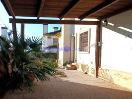 CHALET PAREADO EN ESPARTINAS photo 0