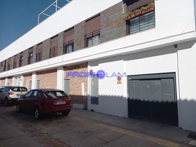 Local en venta en Pilas de 47 m2 photo 0