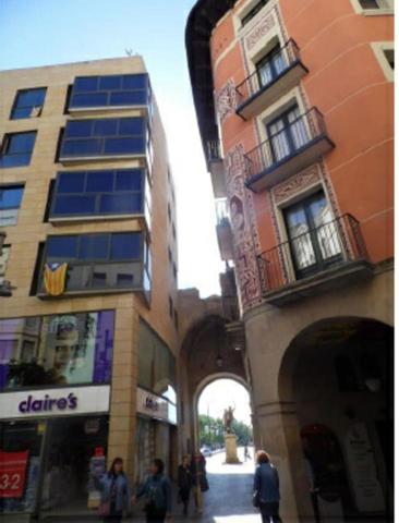 PLAZA GARAJE CON TRASTERO EN CALLE ARC DEL PONT! photo 0