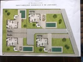 Exclusivos chalets independientes en primera línea de mar photo 0