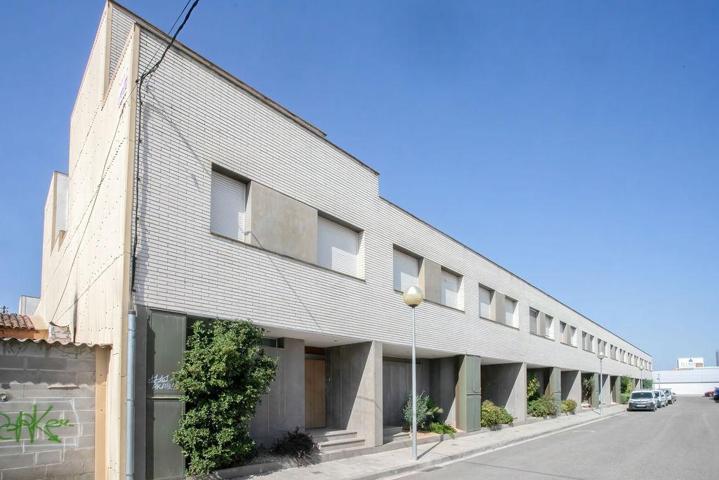 CHALET ADOSADO EN GOLMÉS photo 0