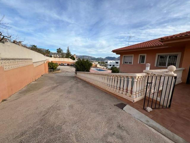 Amplia casa en Polop con vistas despejadas y piscina propia photo 0