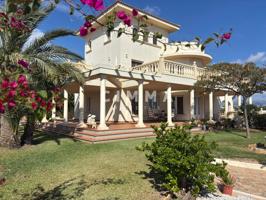 Villa de lujo con piscina y gran parcela en Benidorm photo 0