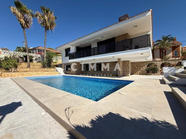 Villa de lujo completamente renovada con vistas panorámicas al mar en La Nucía photo 0