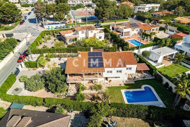 Chalet espacioso cinco habitaciones la Nucía photo 0