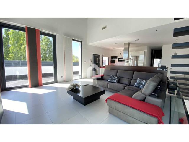 🏡 EXCLUSIVA VIVIENDA UNIFAMILIAR EN ZONA HOSPITAL – TALAVERA DE LA REINA photo 0