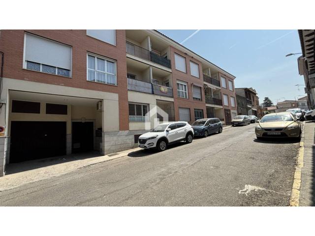 Piso en venta en Cebolla (Toledo) – Amplio, céntrico, con patio privado y garaje photo 0