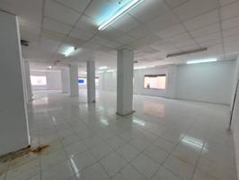 Alquiler de local de 619 m2 en Vila-.seca photo 0