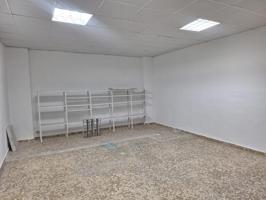 Local de 40m² en Méndez Núñez photo 0