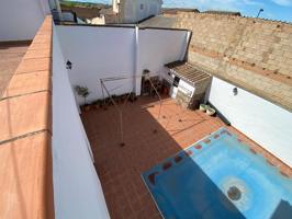 Casa adosada con piscina en Romilla photo 0