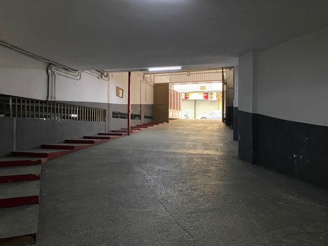 Cochera cerrada junto Hipercor calle Santa Clotilde photo 0