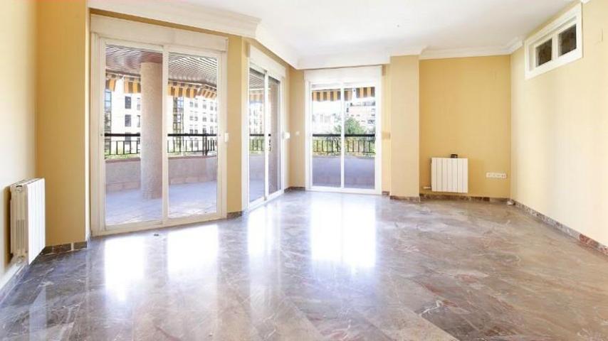 Piso de 3 dormitorios y 2 baños con garaje photo 0