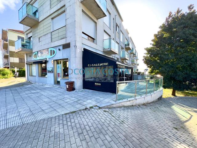 Se vende local con terraza en Cangas do Morrazo photo 0