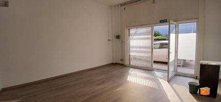 LOCAL COMERCIAL ESQUINERO EN VENTA EN TORTOSA (TARRAGONA) photo 0