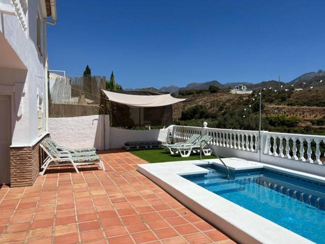 Chalet en venta Nerja con 280 m2 4 dormitorios y piscina privada photo 0