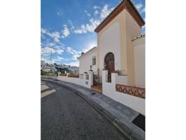 Chalet en venta Nerja con 4 dormitorios photo 0