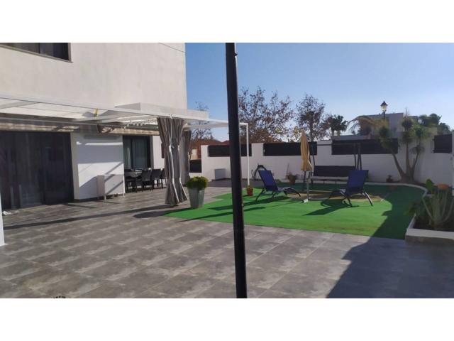 Chalet en venta Torre del Mar con 4 dormitorios photo 0