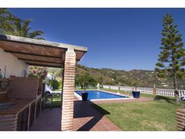 Chalet en venta Torrox con 4 dormitorios con piscina photo 0