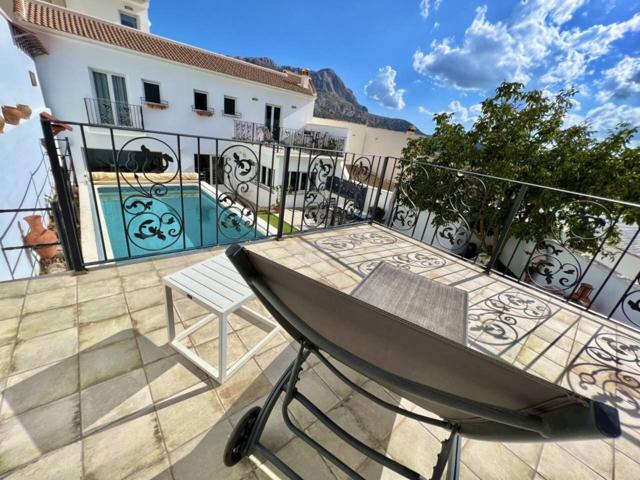 Chalet en venta Alfarnatejo con 6 dormitorios y piscina photo 0