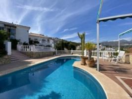 Chalet en venta Nerja con 5 dormitorios y piscina photo 0