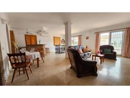 Chalet en venta Torrox costa con 4 dormitorios y piscina photo 0
