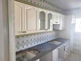 Piso en venta Nerja con 4 dormitorios y 141 m2 photo 0