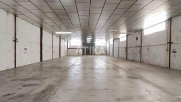 NAVE INDUSTRIAL 700 m2 EN ALQUILER photo 0