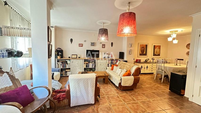 ENCANTADORA CASA EN VENTA EN ALBAIDA photo 0