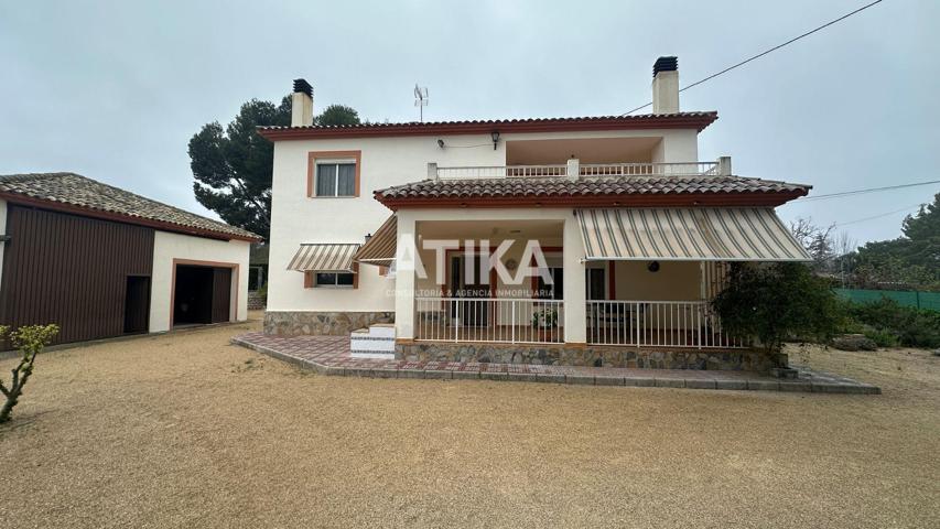 CHALET EN VENTA EN EXCELENTE ESTADO, CON PISCINA photo 0