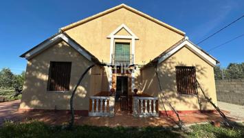 CHALET EN VENTA EN UNA UBICACIÓN PRIVILEGIADA, MUY CERCA DEL CASCO URBANO DE ONTINYENT photo 0