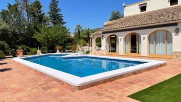 EN VENTA – EXCLUSIVO CHALET EN ONTINYENT CON EXCELENTE UBICACIÓN Y ENTORNO PRIVILEGIADO photo 0