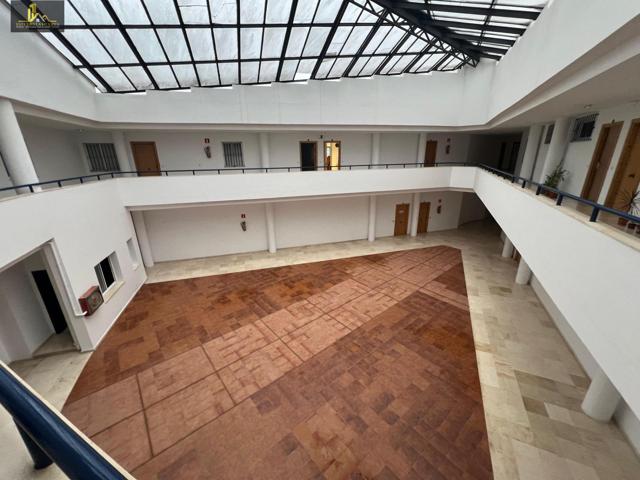 OFICINA EN VENTA – AVENIDA SANLÚCAR, POLÍGONO BÉRTOLA 🏢 photo 0