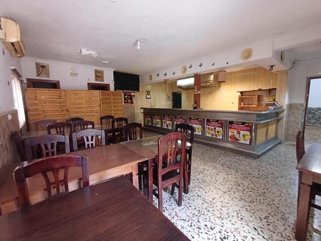 ESTUPENDO LOCAL EN ZONA DE LA MILAGROSA 140M photo 0