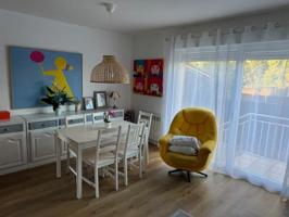 PRECIOSO CHALET PAREADO CON BODEGA EN LOS SAUCES photo 0
