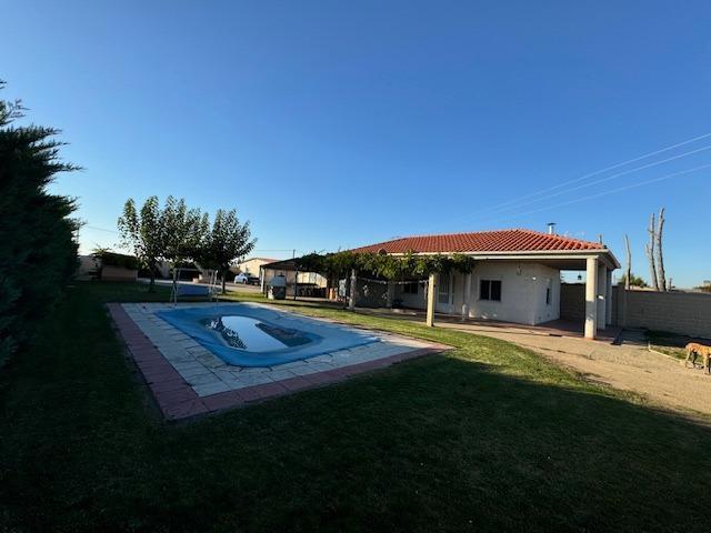 CHALET CON PISCINA EN ZAMORA photo 0