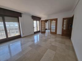 ** SE VENDE MAGNIFICO PISO EN EL CORAZÓN DE GRANADA** photo 0
