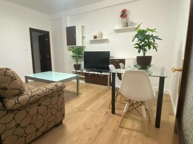 ** SE ALQUILA PISO PARA ENTRAR DE INMEDIATO, NO SE RESERVA PARA SEPTIEMBRE EN CALLE PINTOR LOPEZ MEZ photo 0