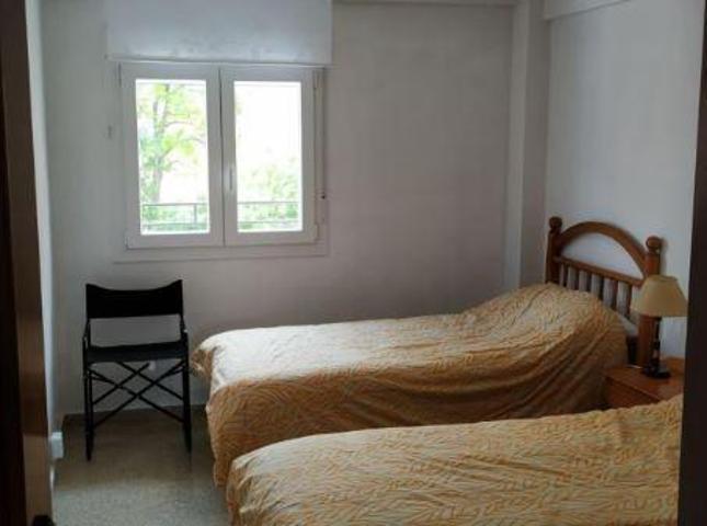 ** Se Alquilan 3 Habitaciones en piso exterior en Curro Cuchares ** photo 0