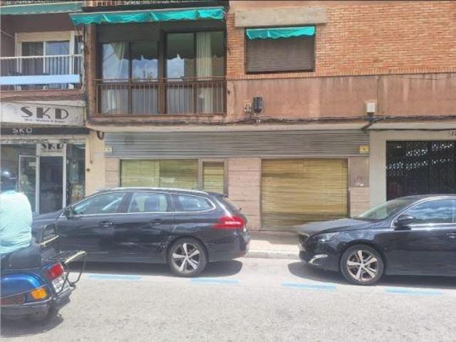 **SE VENDE LOCAL CON EXCELENTE POTENCIAL DE INVERSIÓN EN UNA DE LAS MEJORES ZONAS DE GRANADA** photo 0